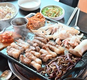 돈향기  -  흑돼지오겹살 2인
